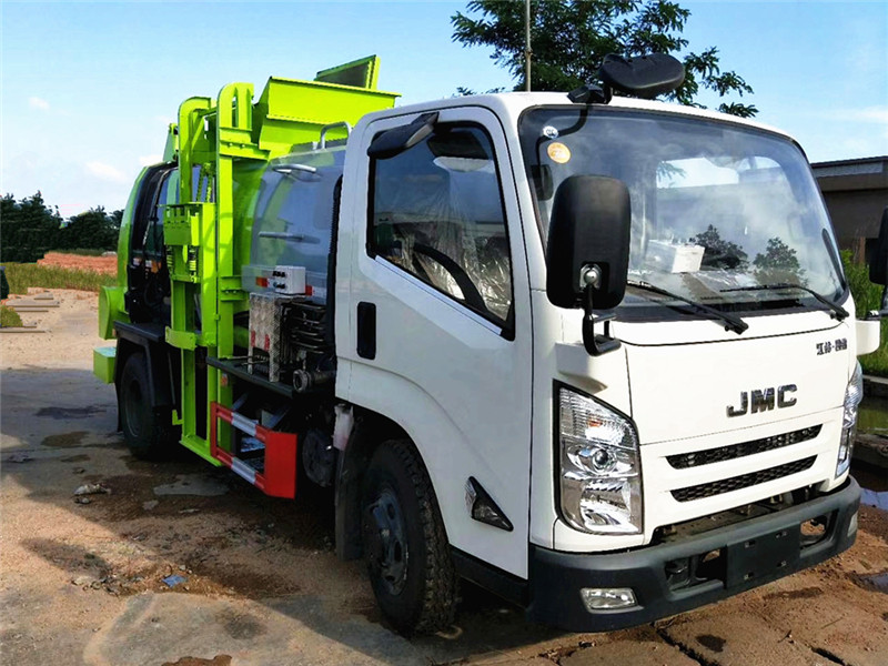  江铃新款4.5方餐厨垃圾车