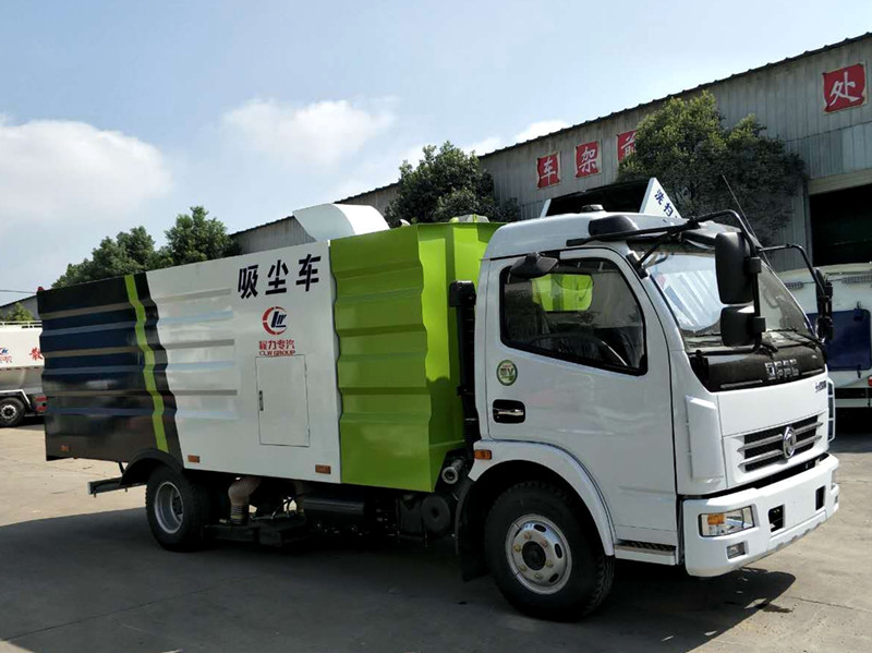 东风大多利卡7方吸尘车
