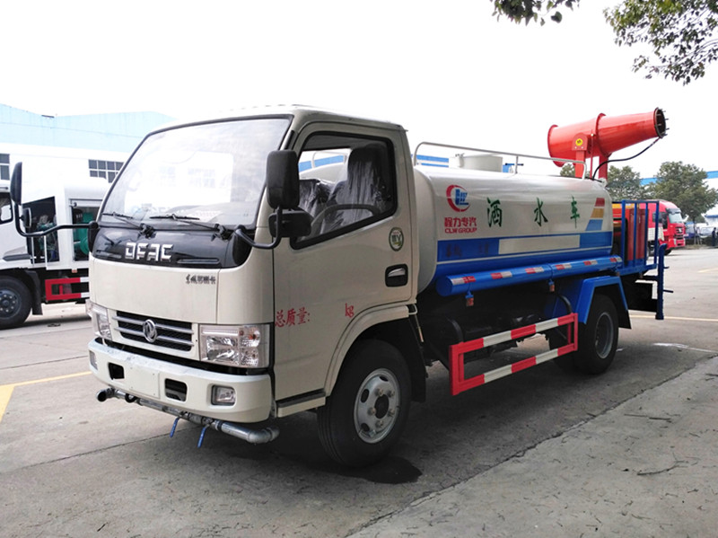 东风多利卡5方喷雾洒水车