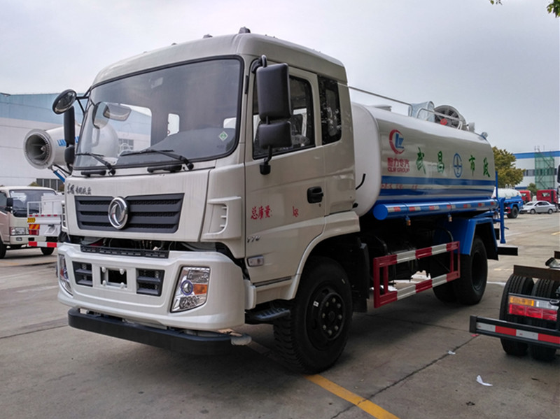 东风专底13方喷雾洒水车