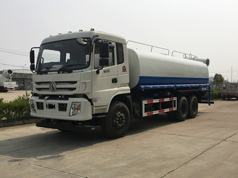  东风御龙18方喷雾洒水车