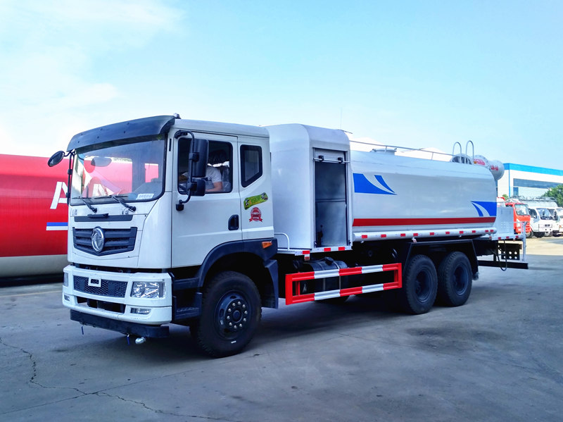 东风T5后八轮16吨多功能抑尘车