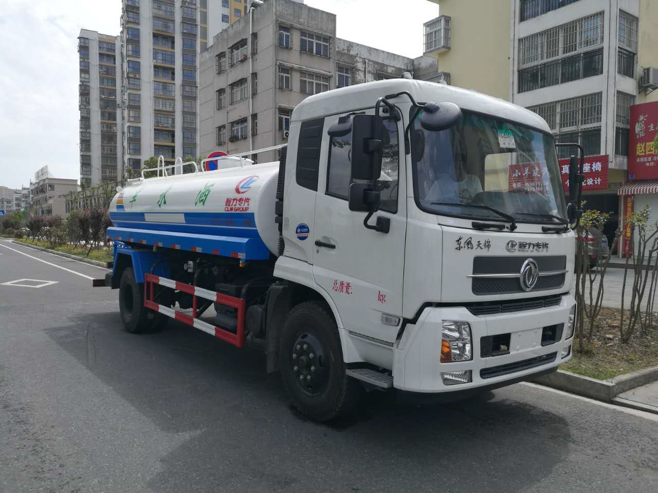 东风天锦12方洒水车