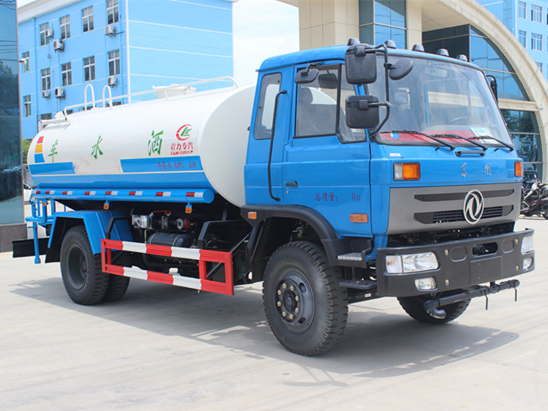 东风12吨洒水车