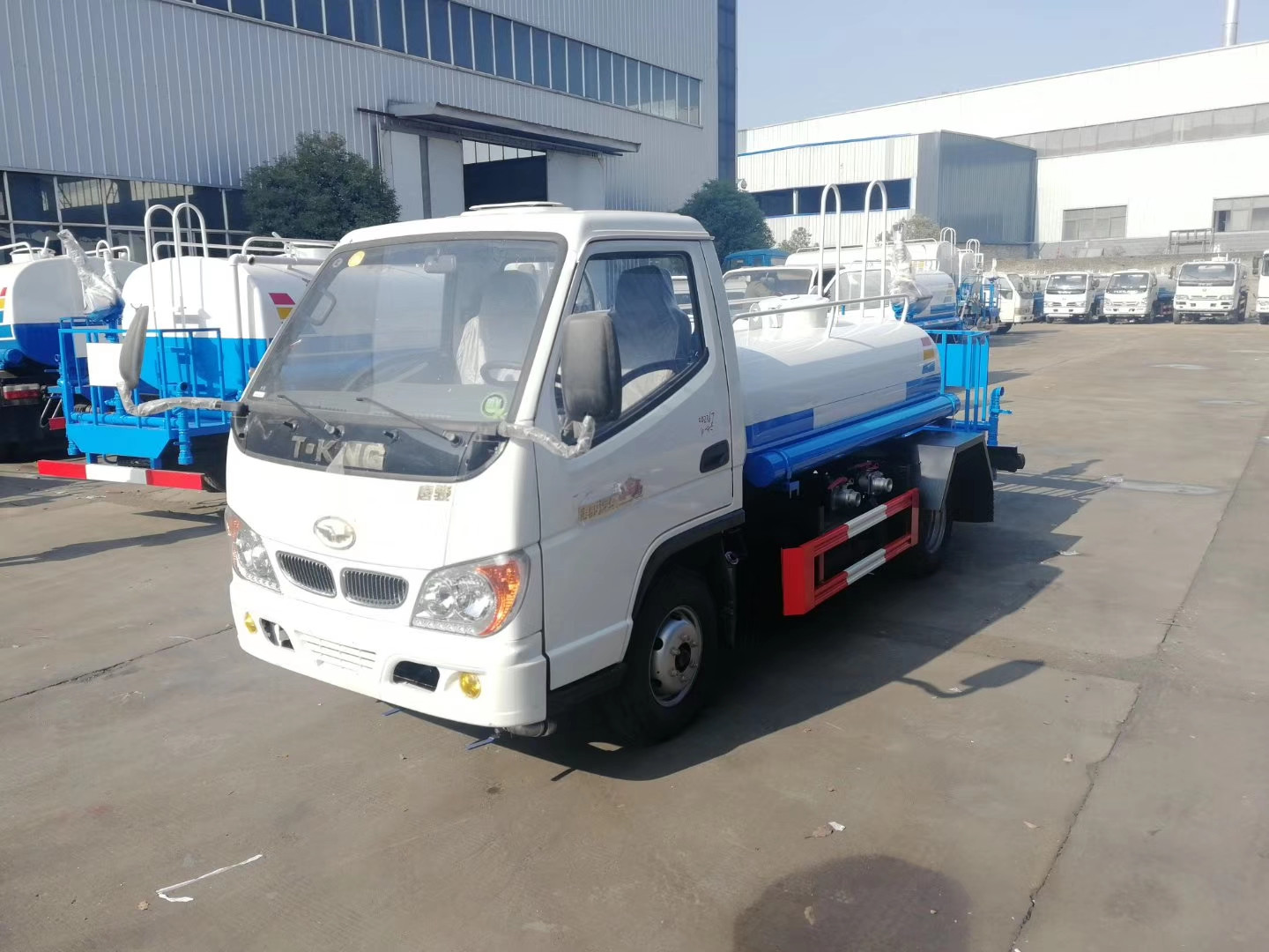 唐骏蓝牌喷雾洒水车-洒水车中的小宝马