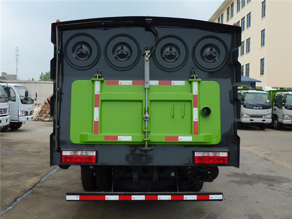 江特牌JDF5070TXCDFA4型吸尘车