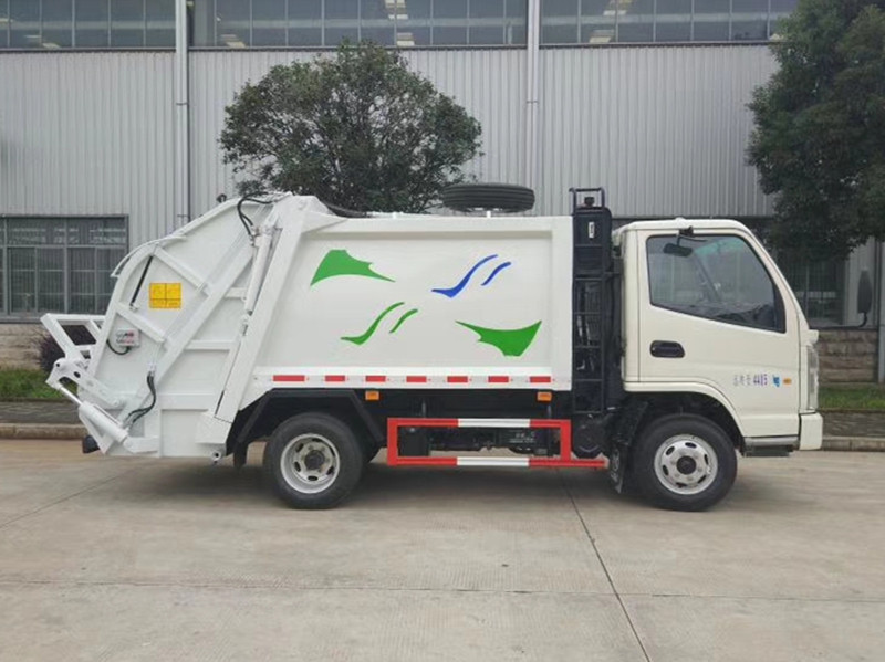 程力威牌CLW5040ZYSK5型压缩式垃圾车