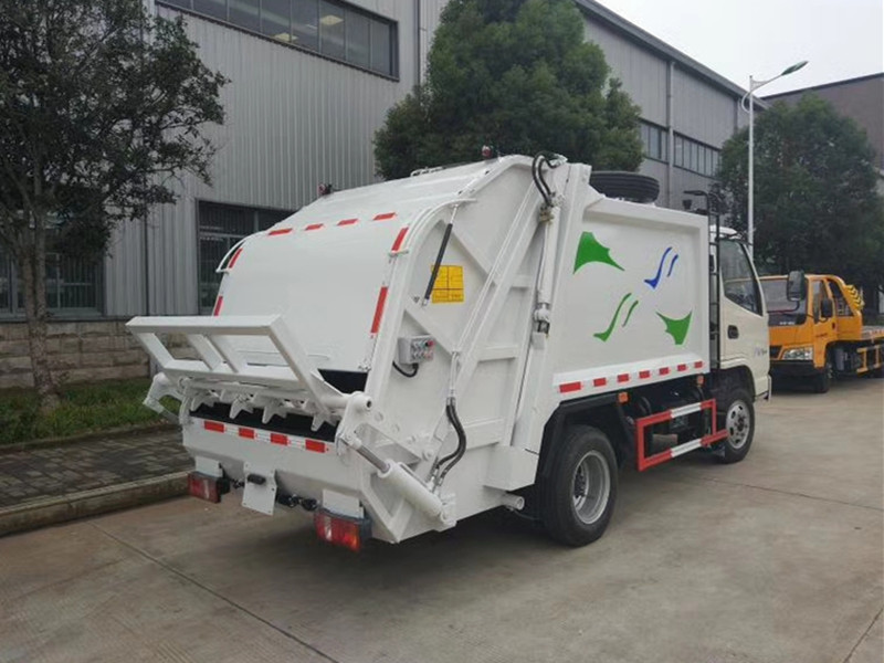 程力威牌CLW5040ZYSK5型压缩式垃圾车