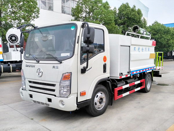 程力威牌CLW5080TDY5型多功能抑尘车厂家直销电话：138-8689-7807邹经理。