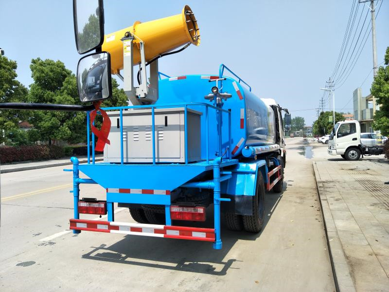 程力威牌CLW5110GSSD5型洒水车