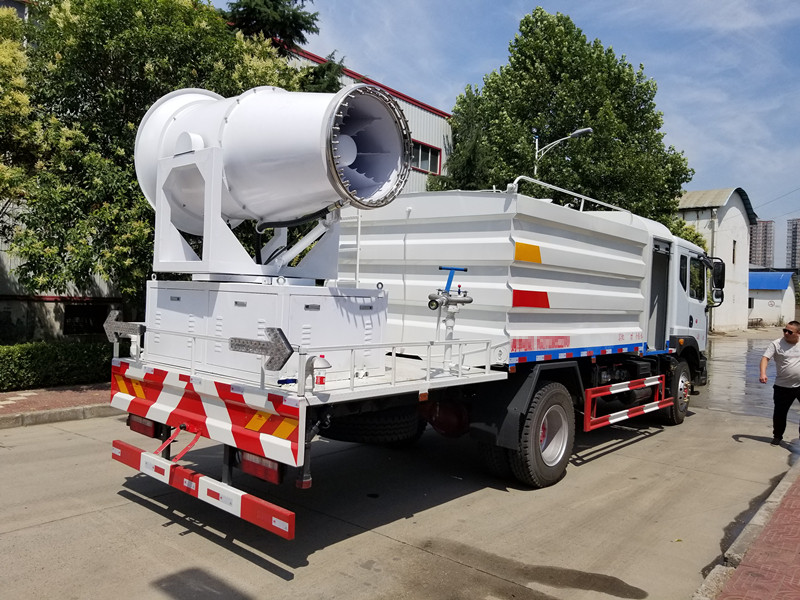 东风D9方罐抑尘车新车下线