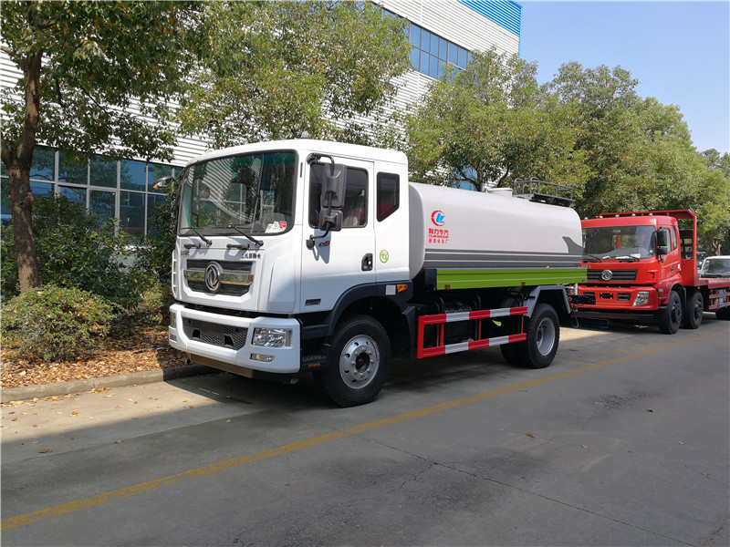 东风D9 12方洒水车