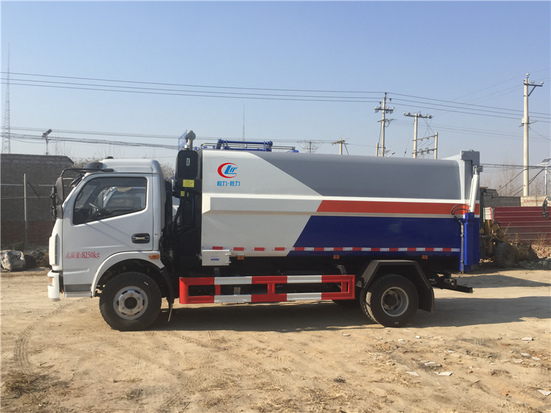 东风多利卡自装卸式垃圾车