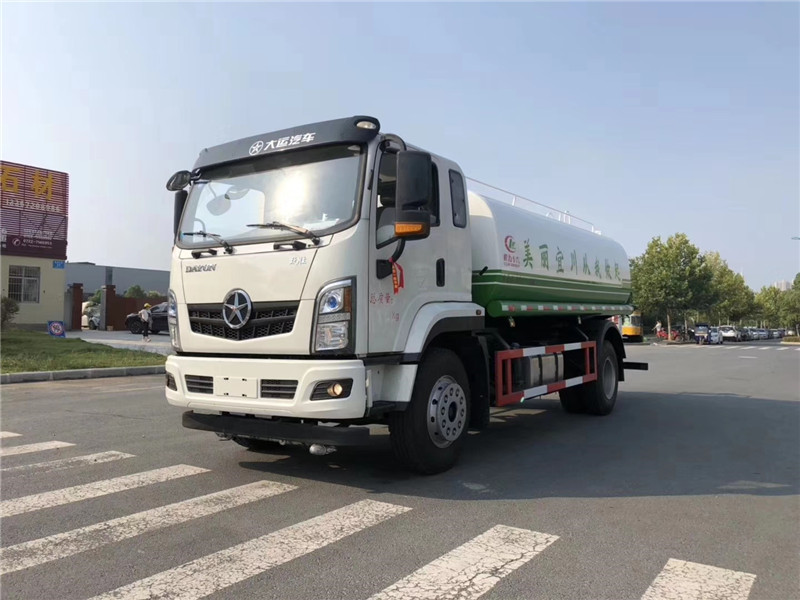 大运15方洒水车。买大运，行大运！