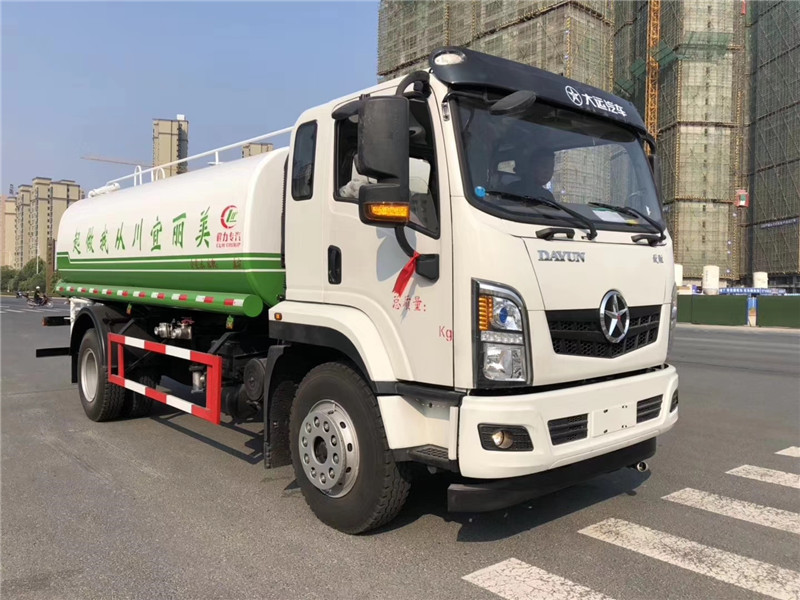 大运15方洒水车。买大运，行大运！