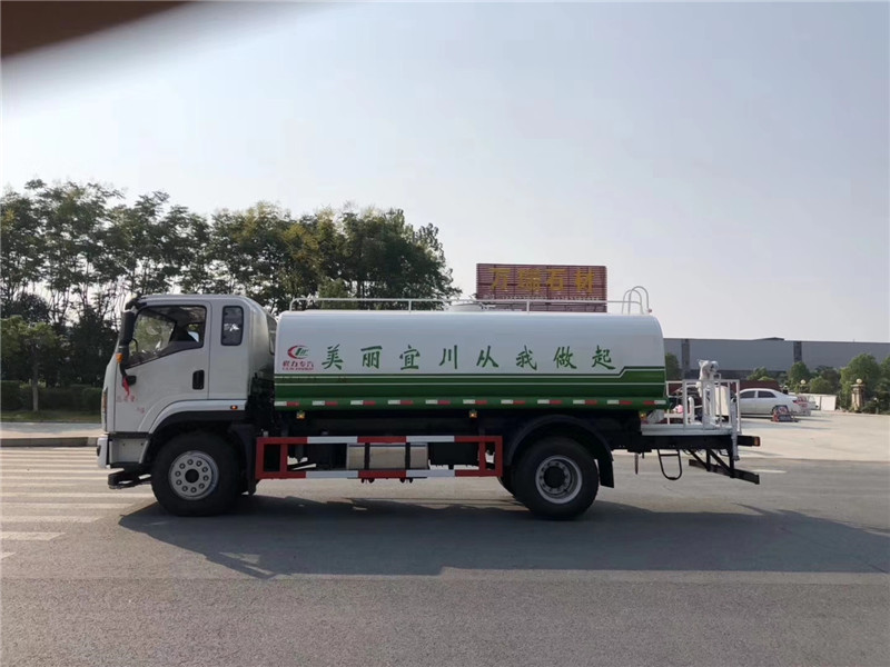 大运15方洒水车。买大运，行大运！