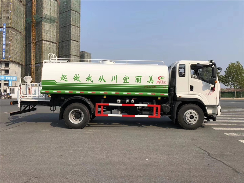 大运15方洒水车。买大运，行大运！