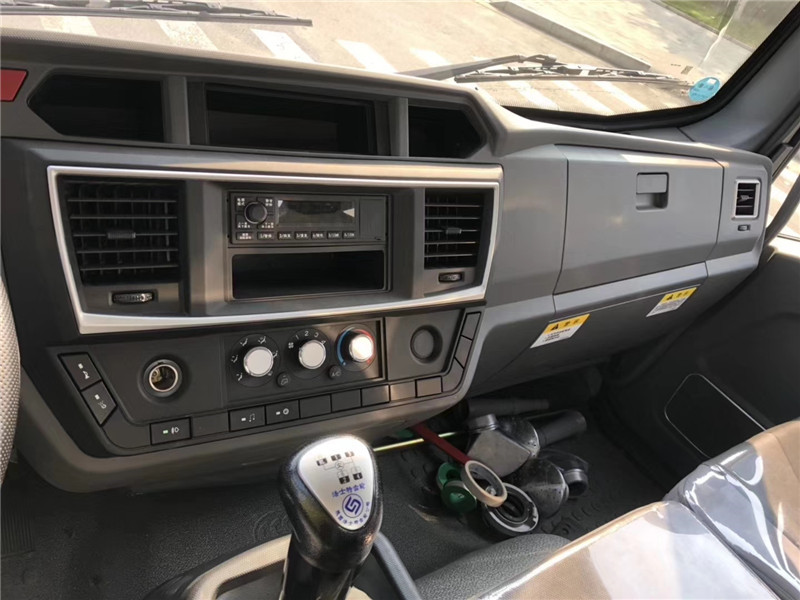 大运15方洒水车。买大运，行大运！