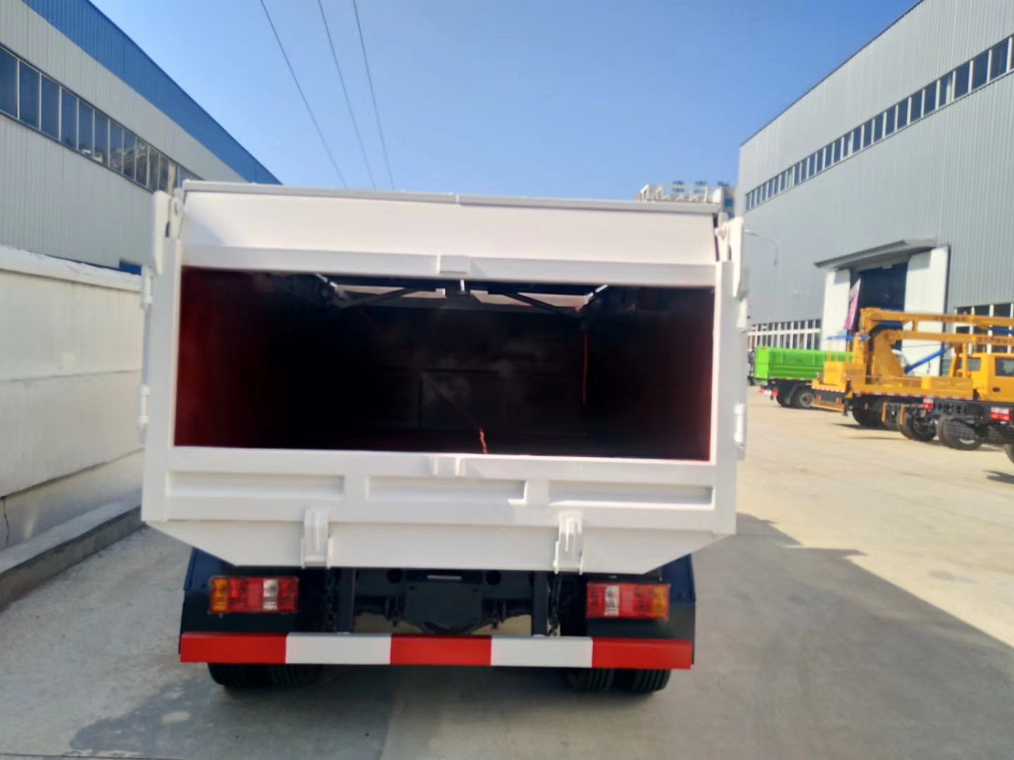 凯马压缩式对接垃圾车