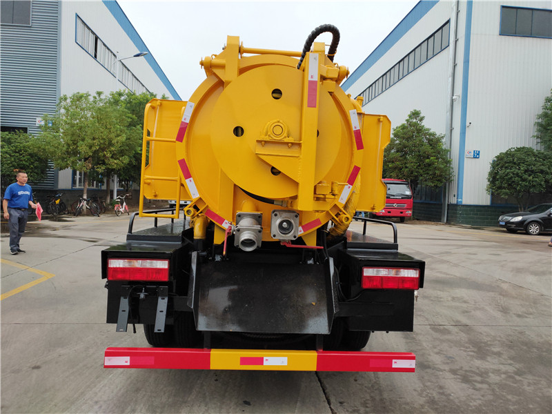 东风小多利清洗吸污车厂家