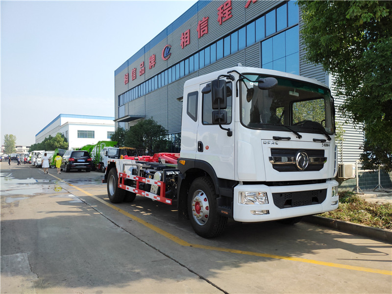 勾臂垃圾车厂家