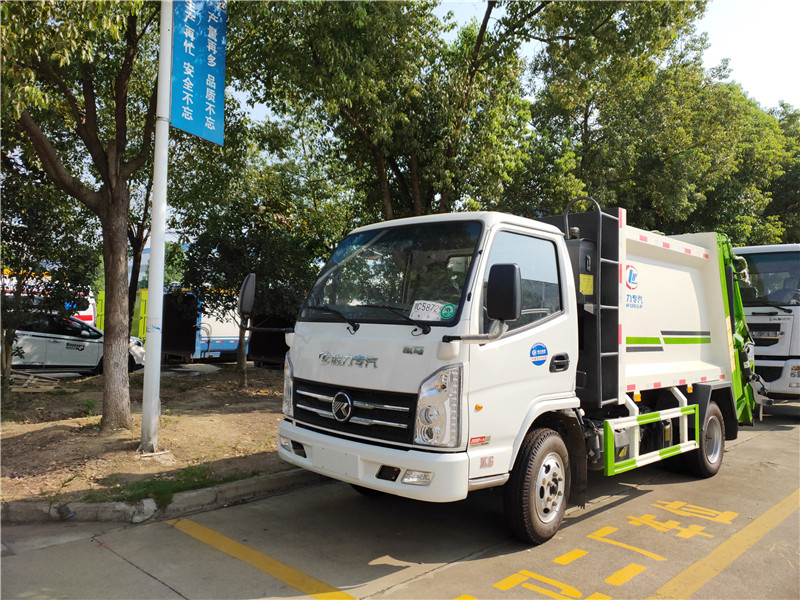 蓝牌压缩垃圾车图片