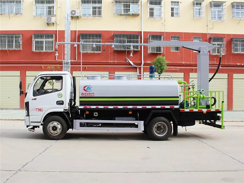 国六小多利卡铁路抑尘车