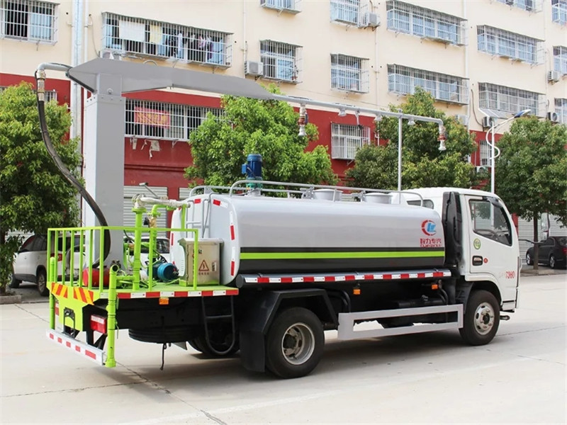 国六小多利卡铁路抑尘车