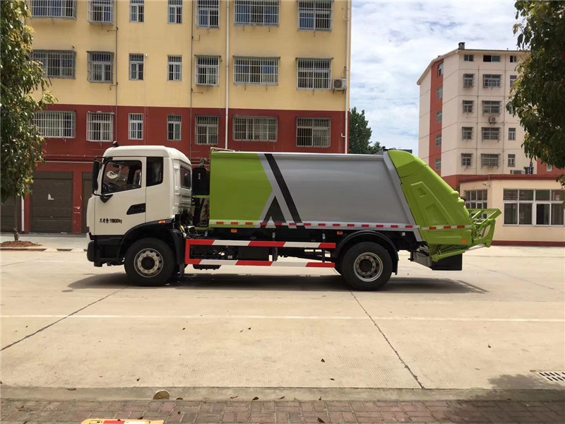 CLW5181ZYSD6型压缩式垃圾车的主要特点咨询15272880490，免费发送资料。