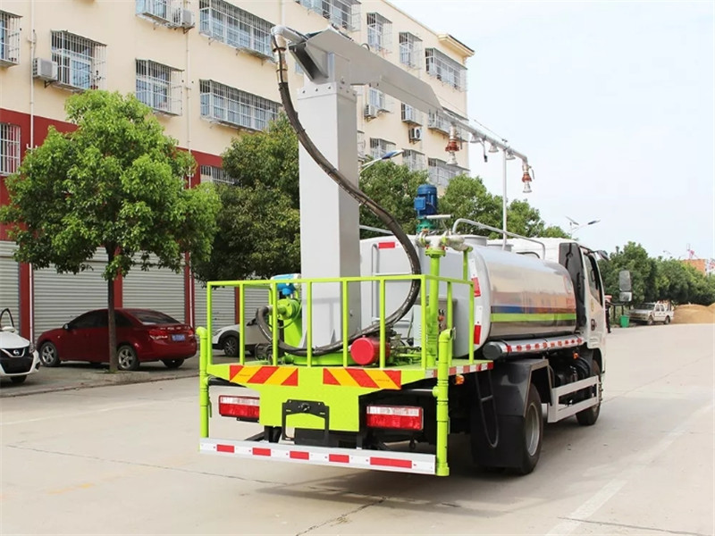 国六小多利卡铁路抑尘车