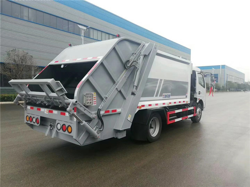 东风凯普特K7压缩式垃圾车厂家直销电话：15272880490邹经理。