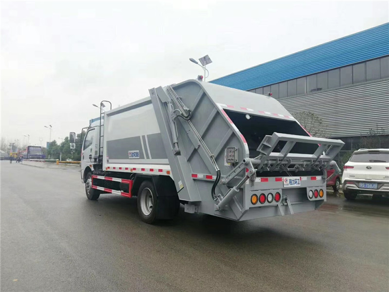 东风凯普特K7压缩式垃圾车厂家直销电话：15272880490邹经理。