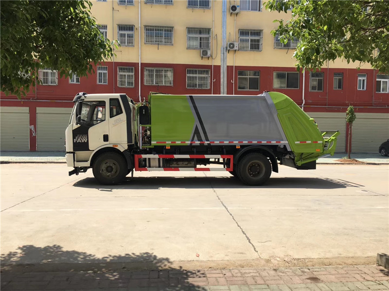 压缩垃圾车多路阀故障分析，主要是由于内部堵塞造成的，厂家直销电话：152-7288-0490邹经理。