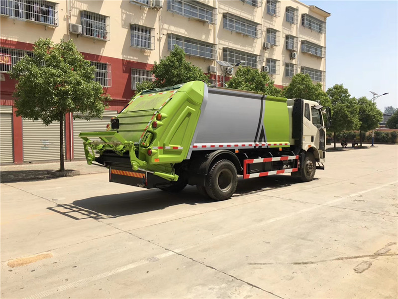 压缩垃圾车多路阀故障分析，主要是由于内部堵塞造成的，厂家直销电话：152-7288-0490邹经理。