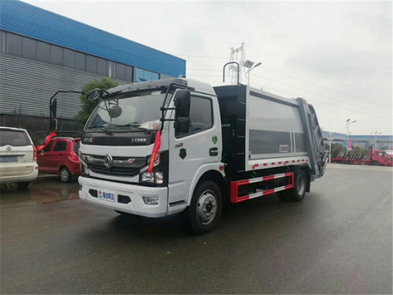 多利卡8方压缩垃圾车