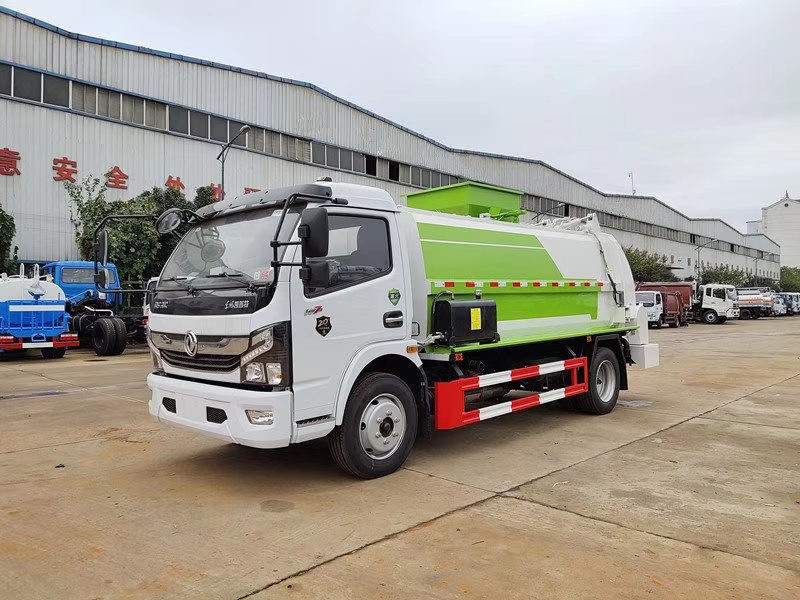 东风国六餐厨垃圾车厂家直销热线：152-7288-0490邹经理。
