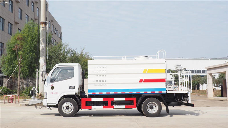 方罐新款洒水车
