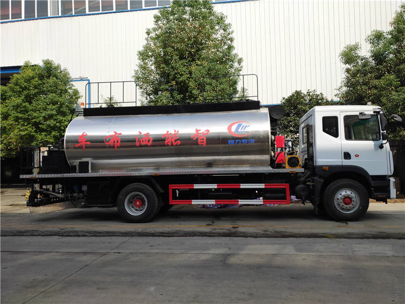 沥青洒布车厂家直销电话：152-7288-0490邹经理。