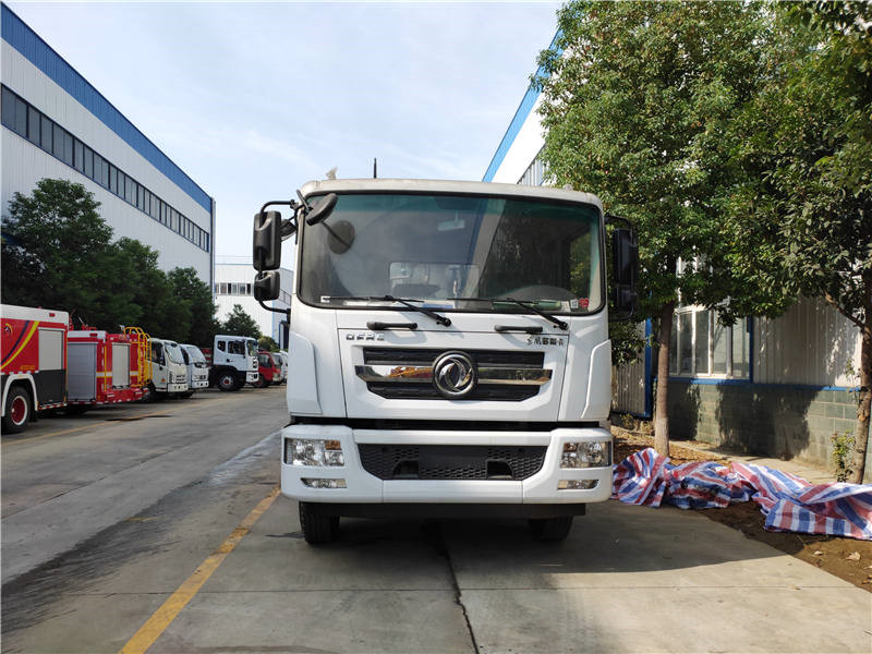 沥青洒布车厂家直销电话：152-7288-0490邹经理。