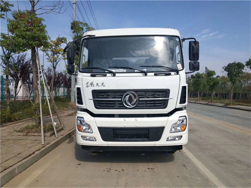 东风天龙后双桥抑尘车厂家直销电话：152-7288-0490邹经理。