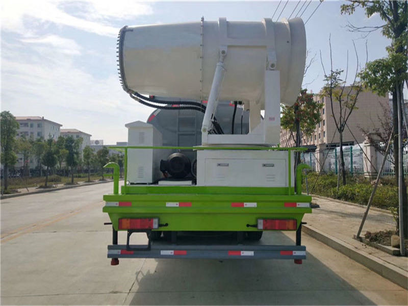 东风天龙后双桥抑尘车厂家直销电话：152-7288-0490邹经理。