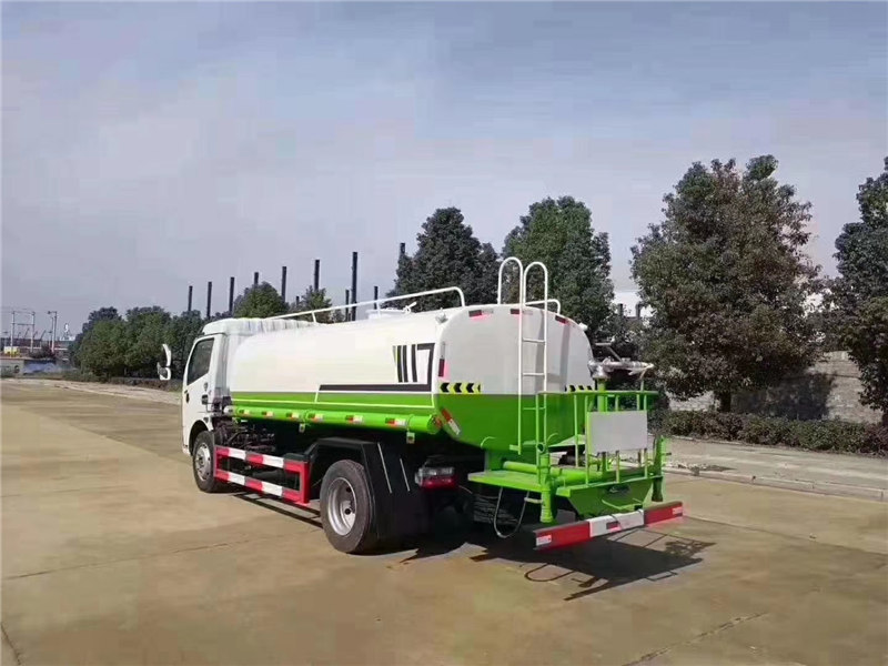 东风多利卡9.5方绿化洒水车