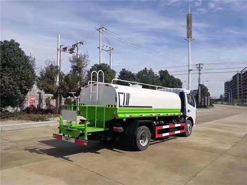 东风多利卡9.5方绿化洒水车