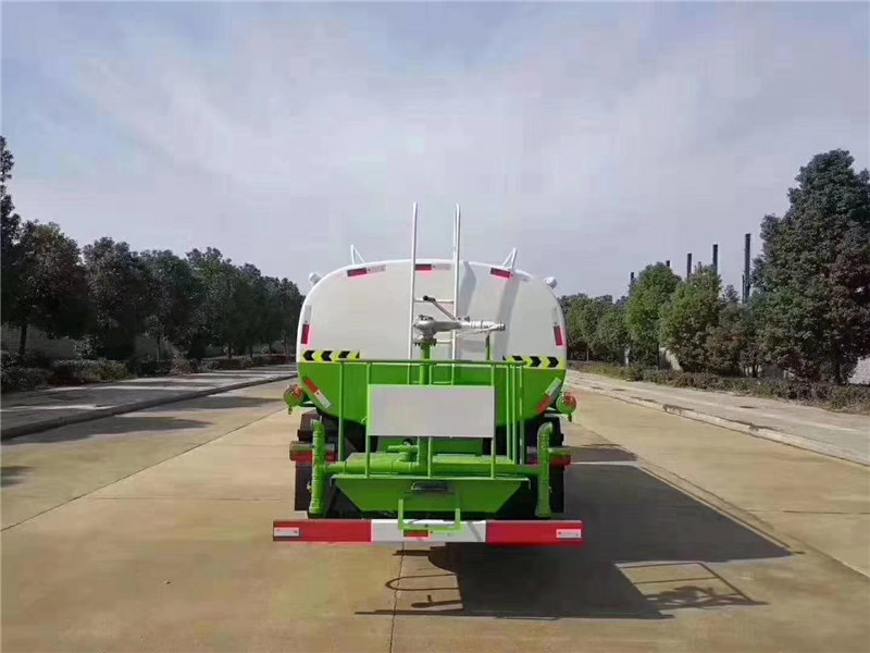 东风多利卡9.5方绿化洒水车