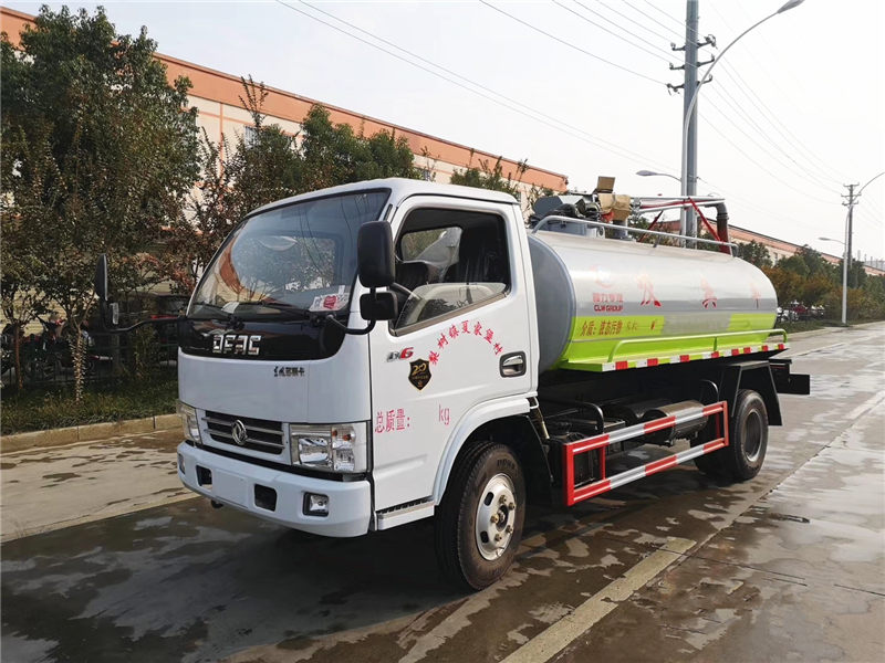 东风多利卡5方吸粪车厂家厂家直销电话：152-7288-0490邹经理。