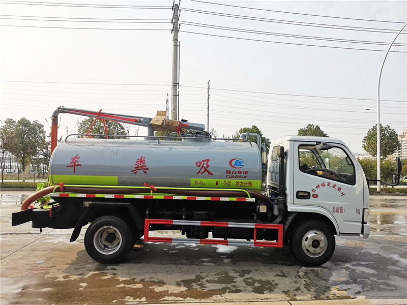 东风多利卡5方吸粪车厂家厂家直销电话：152-7288-0490邹经理。