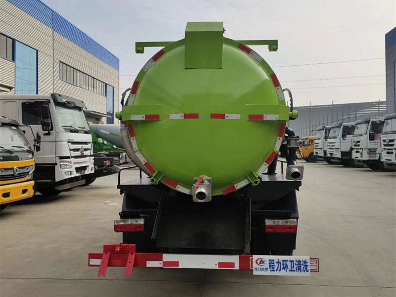 多利卡吸污车厂家