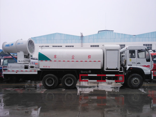 重汽喷雾洒水车