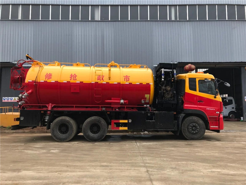 东风天龙清洗吸污车