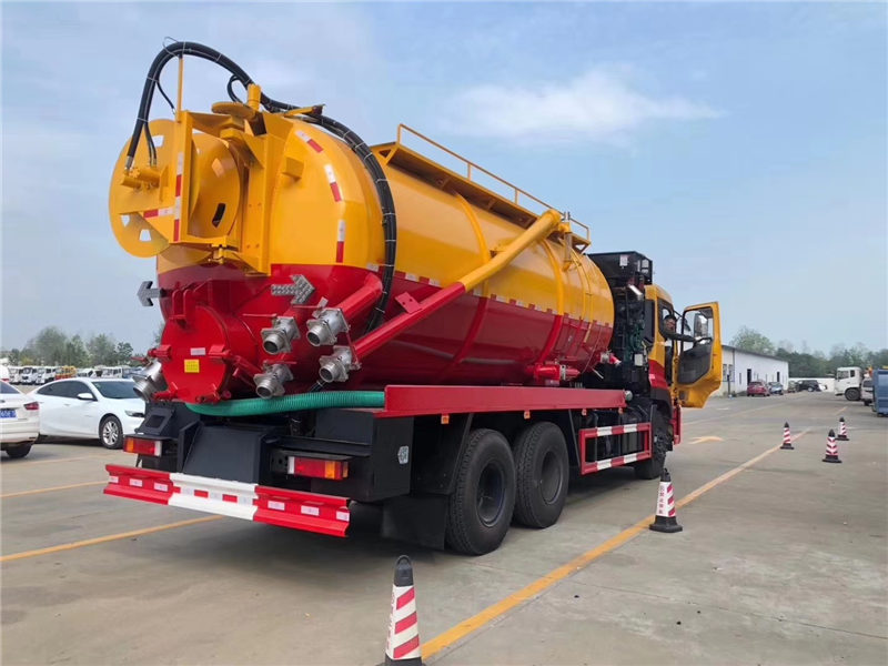 东风天龙清洗吸污车